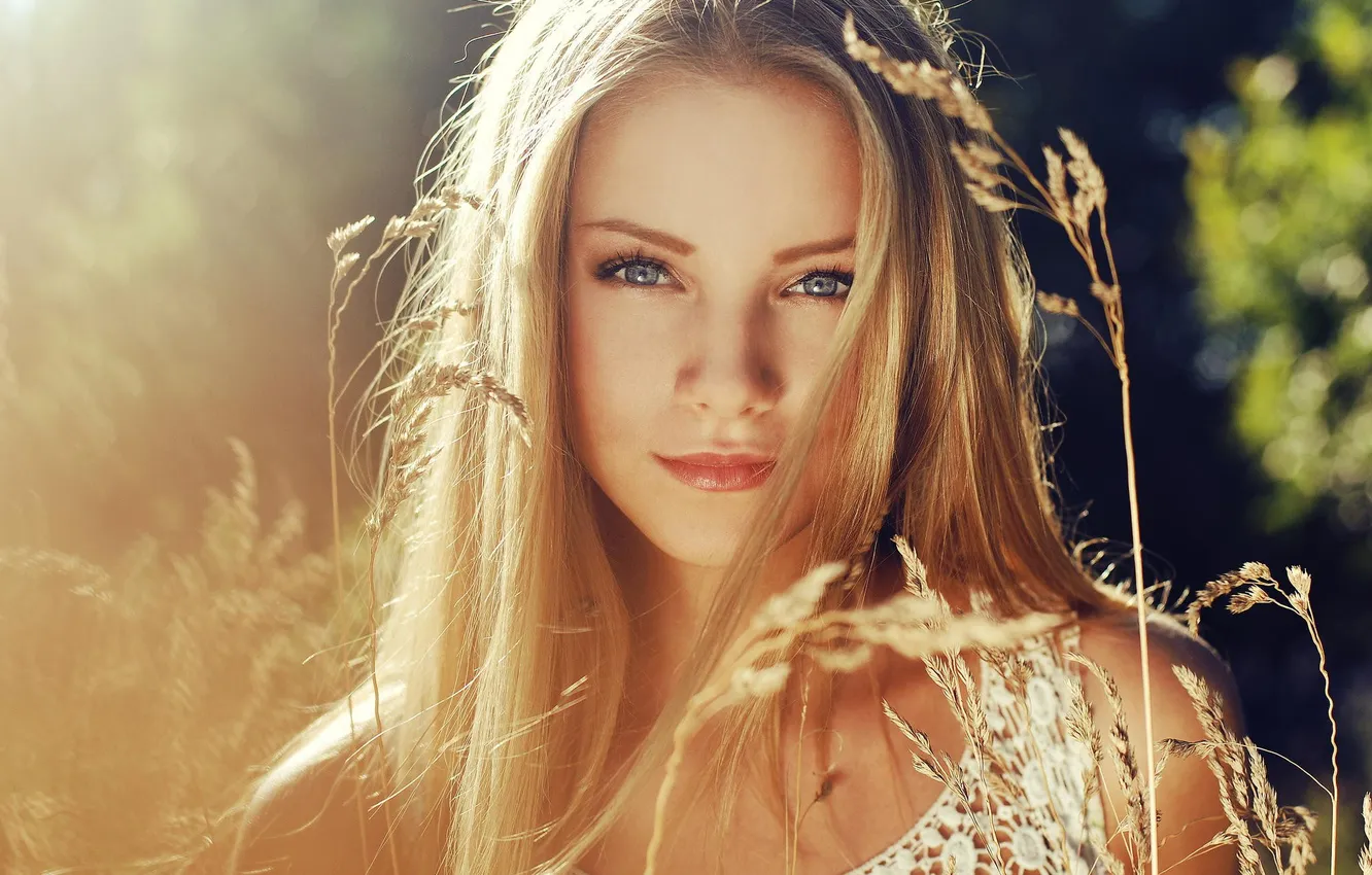 Photo wallpaper grass, look, the sun, close-up, model, portrait, makeup, hairstyle