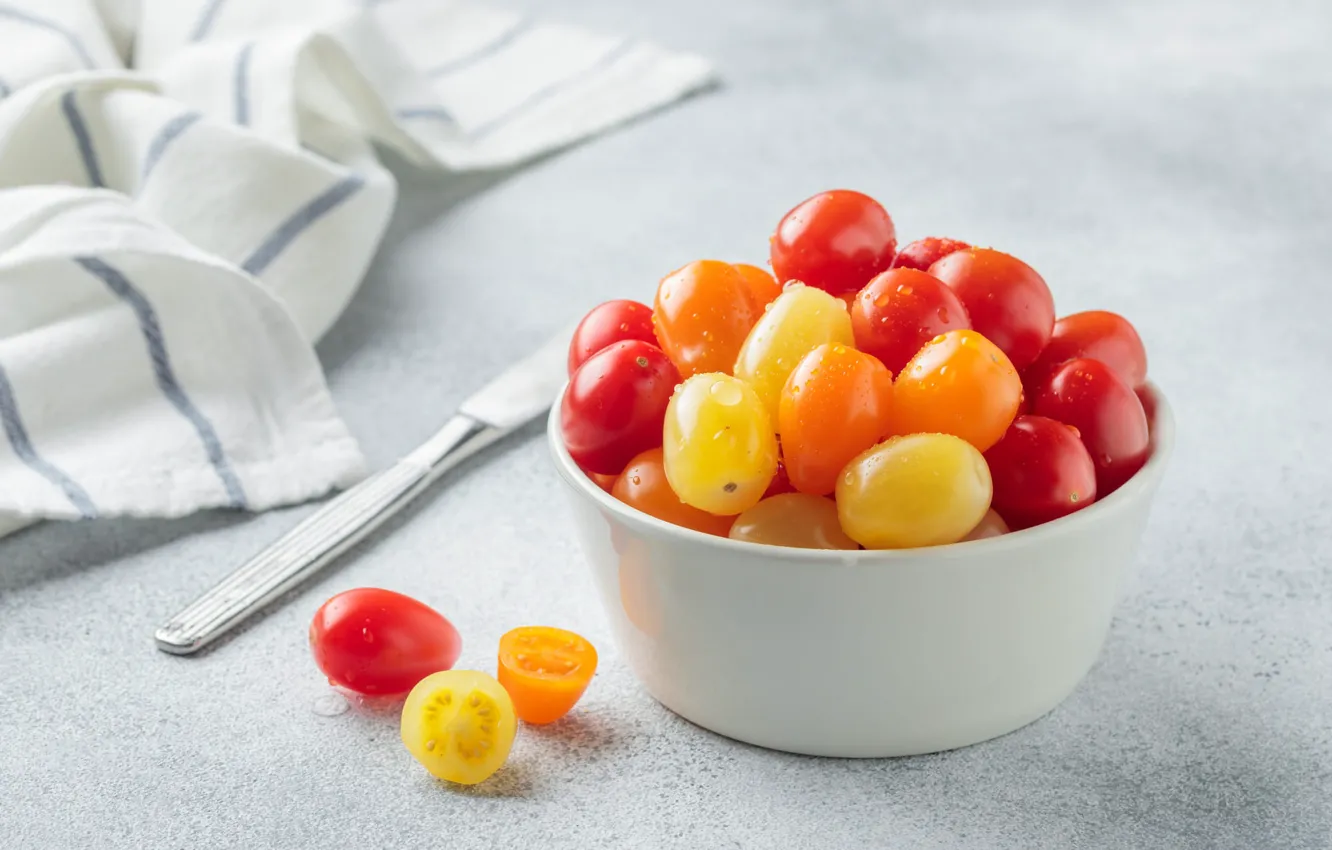 Photo wallpaper drops, yellow, red, towel, knife, bowl, light background, tomatoes