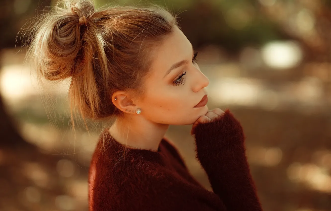 Photo wallpaper the sun, pose, background, model, portrait, makeup, hairstyle, beauty