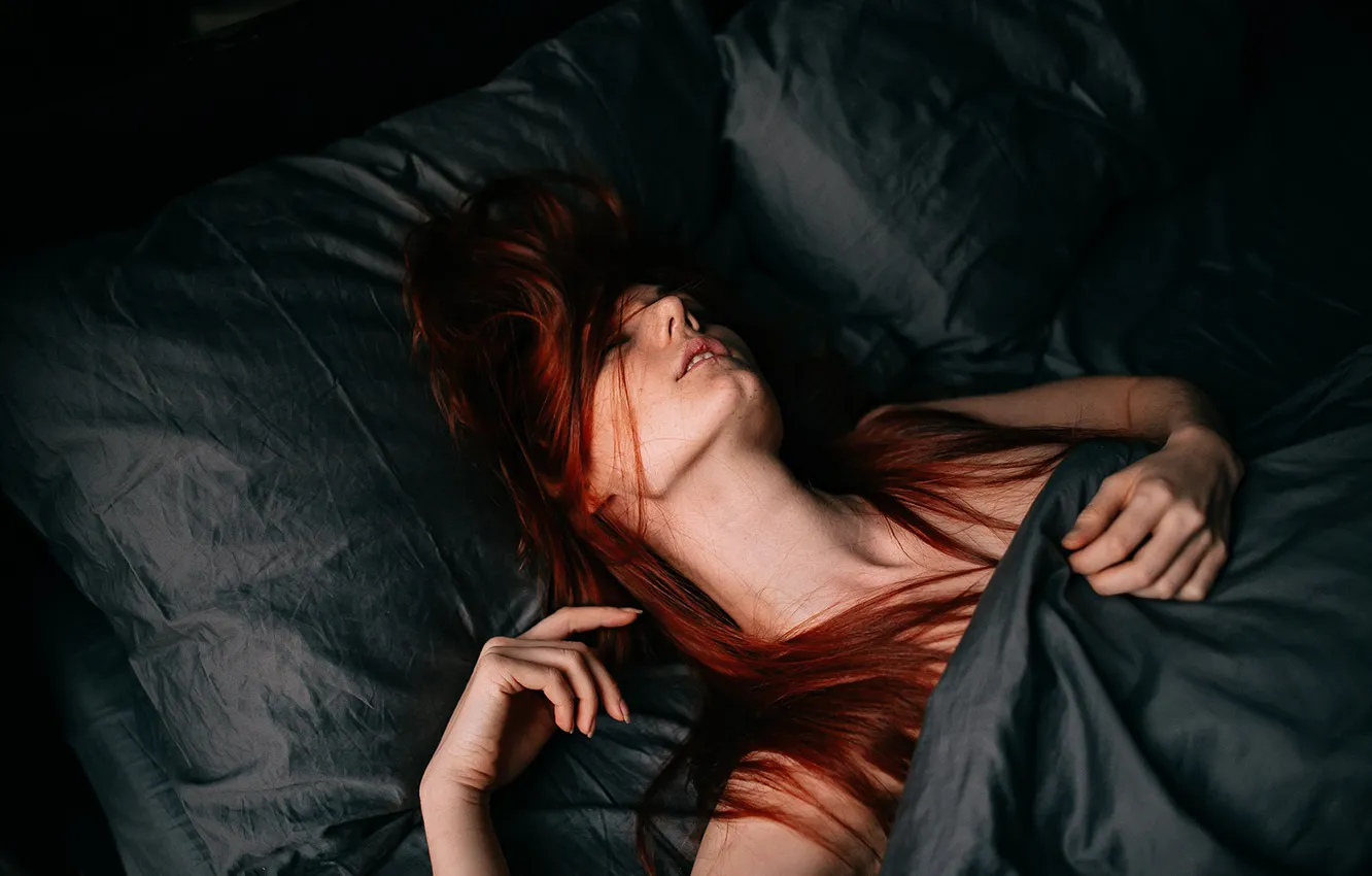 Photo wallpaper girl, hair, bed, pillow, blanket, red, Natasha Kushnir
