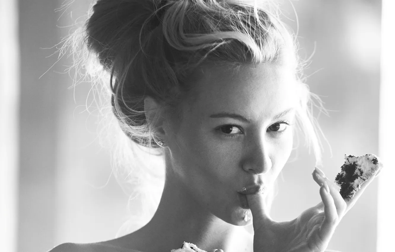 Photo wallpaper girl, black and white, cake, cupcakes, Bryana Holly