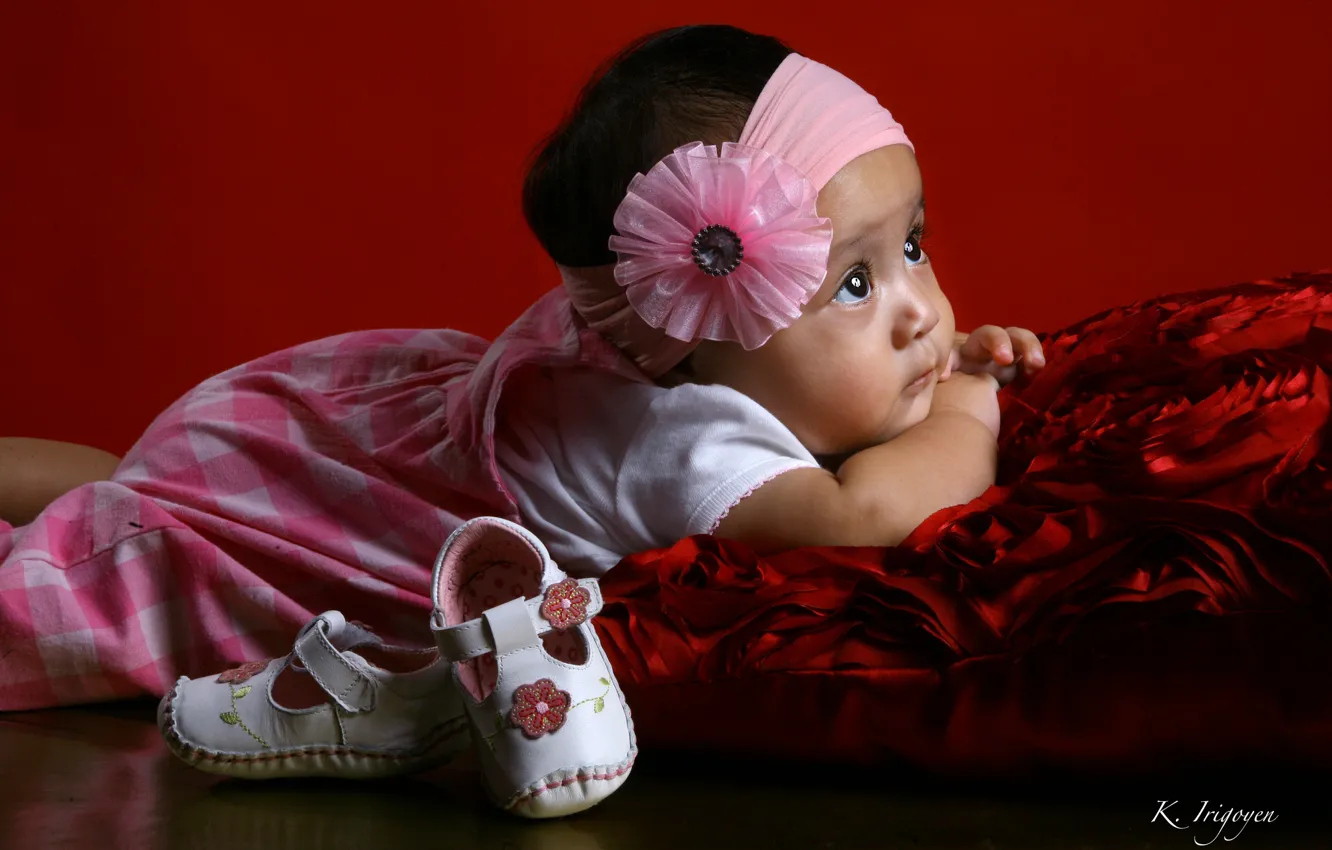 Photo wallpaper girl, pillow, headband, bow, baby, child, shoes