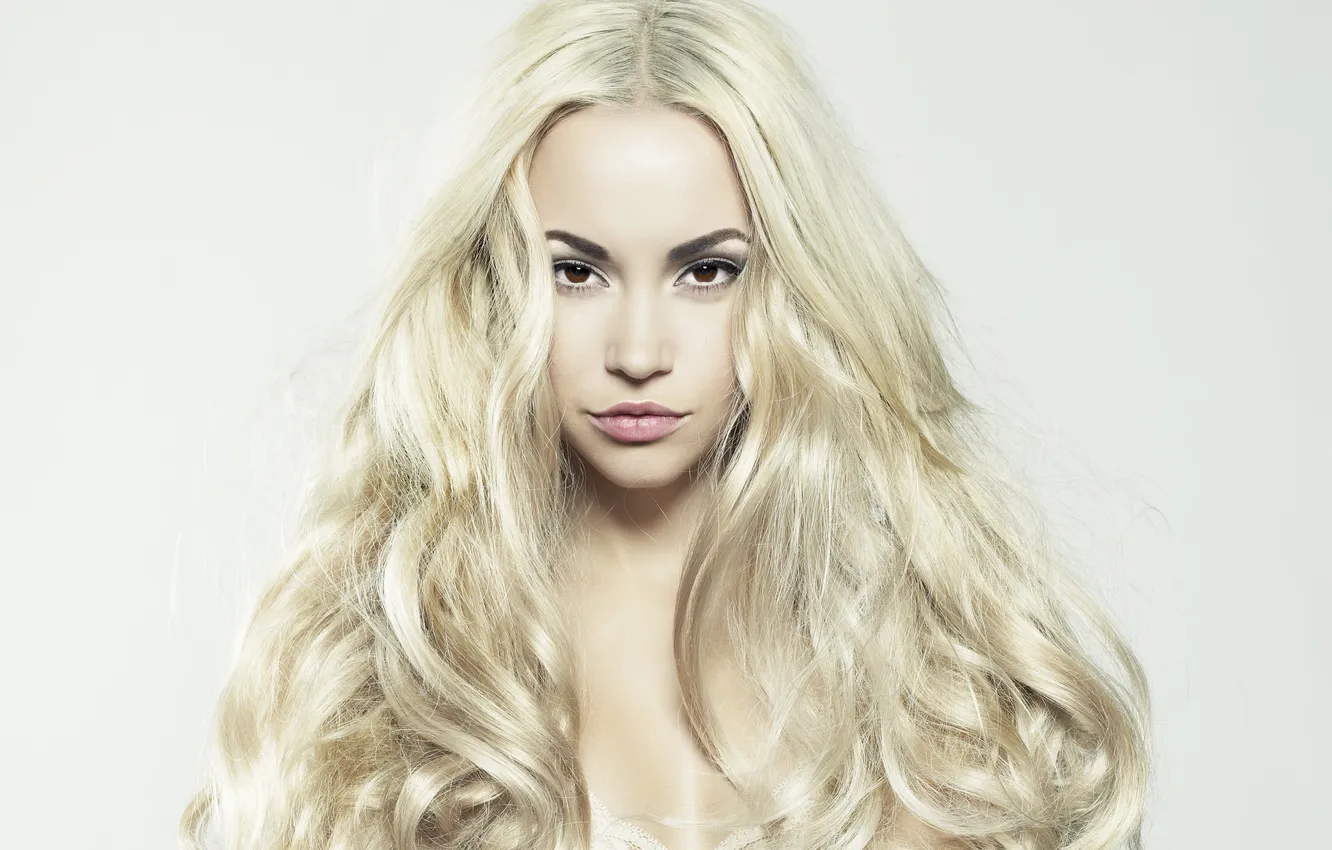 Photo wallpaper girl, face, background, blonde, lips, long hair, brown eyes