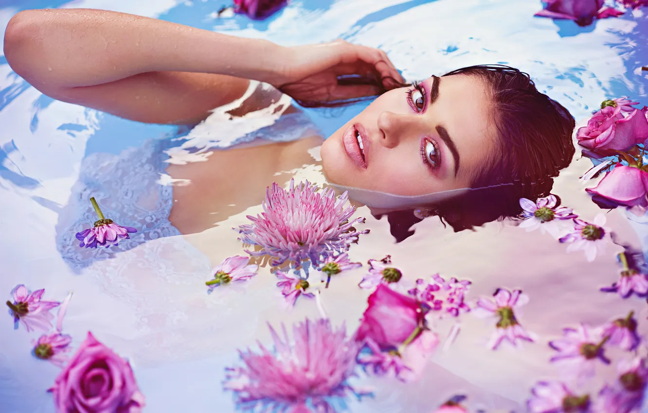 Photo wallpaper look, water, girl, flowers