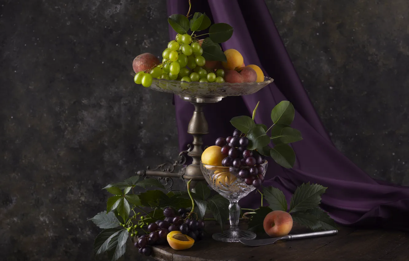 Photo wallpaper leaves, the dark background, table, grapes, knife, fabric, fruit, still life