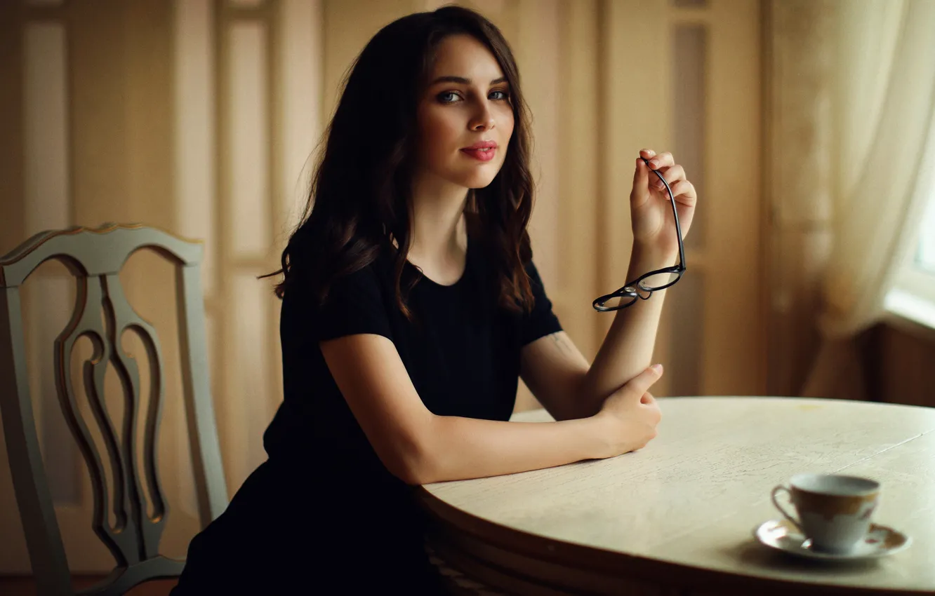 Photo wallpaper look, girl, glasses, hairstyle, Cup, curls, table, Sergey Potulny