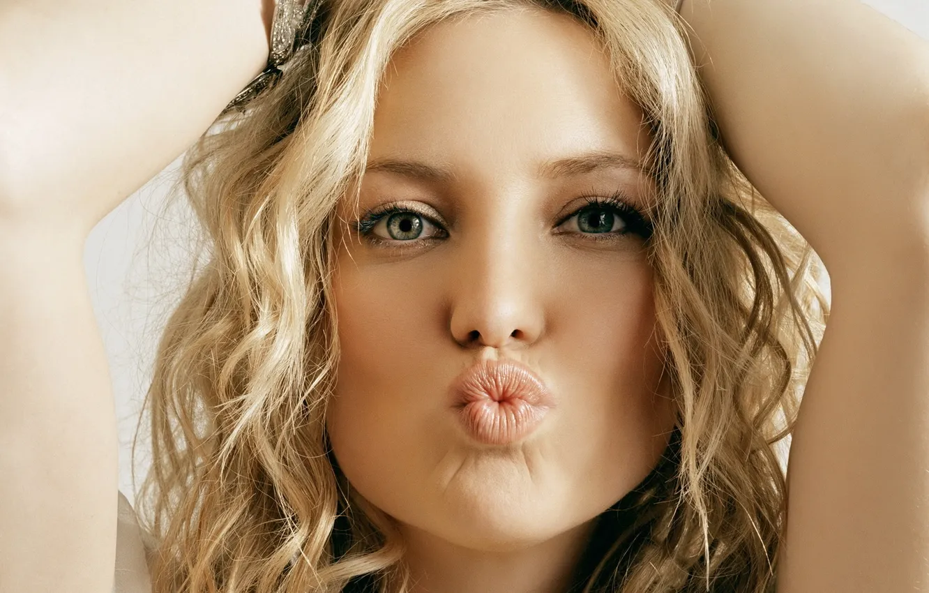 Photo wallpaper ass, eyes, hands, lips, chicken