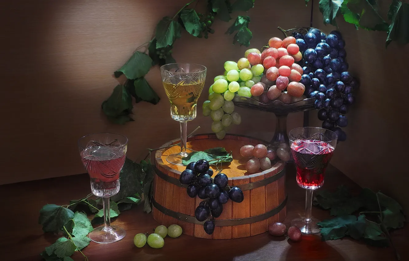 Photo wallpaper leaves, berries, glasses, grapes, drinks, bunches, Sergey Pounder
