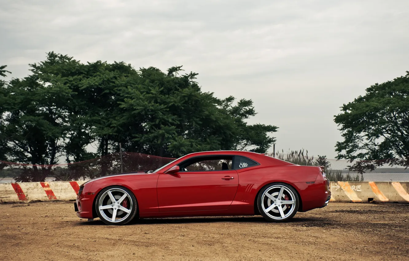 Photo wallpaper red, Chevrolet, profile, red, Chevrolet, camaro ss, Camaro SS, bitone fence