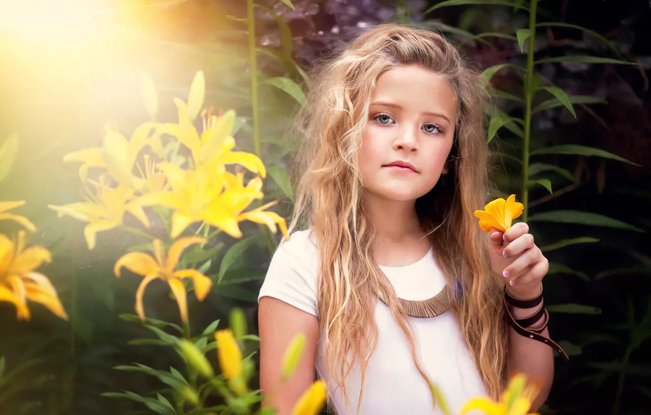 Photo wallpaper portrait, girl, yellow flowers, child photography