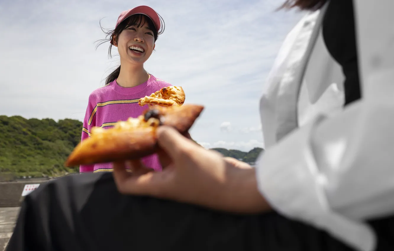 Photo wallpaper pizza, people, snack, enjoying, outdoors