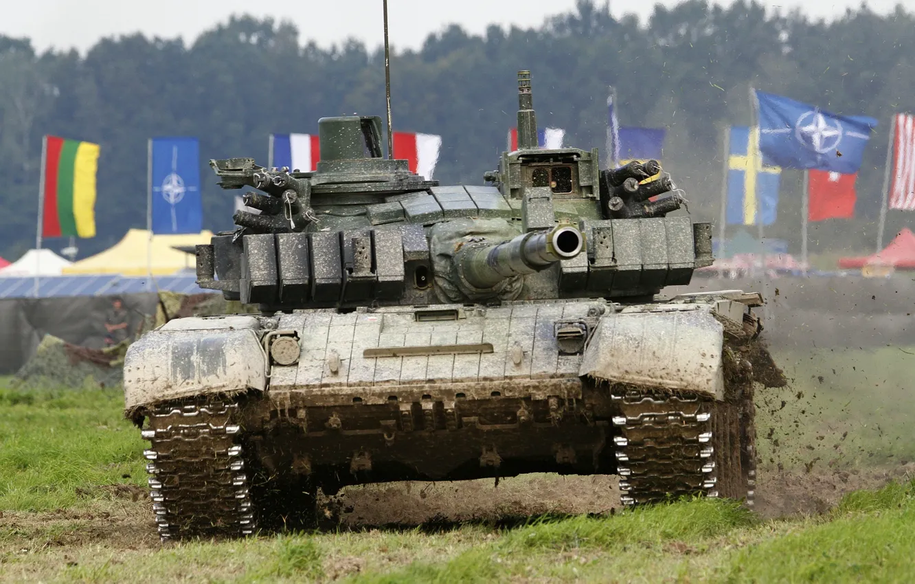 Photo wallpaper field, tank, trunk, combat, armor, T-72
