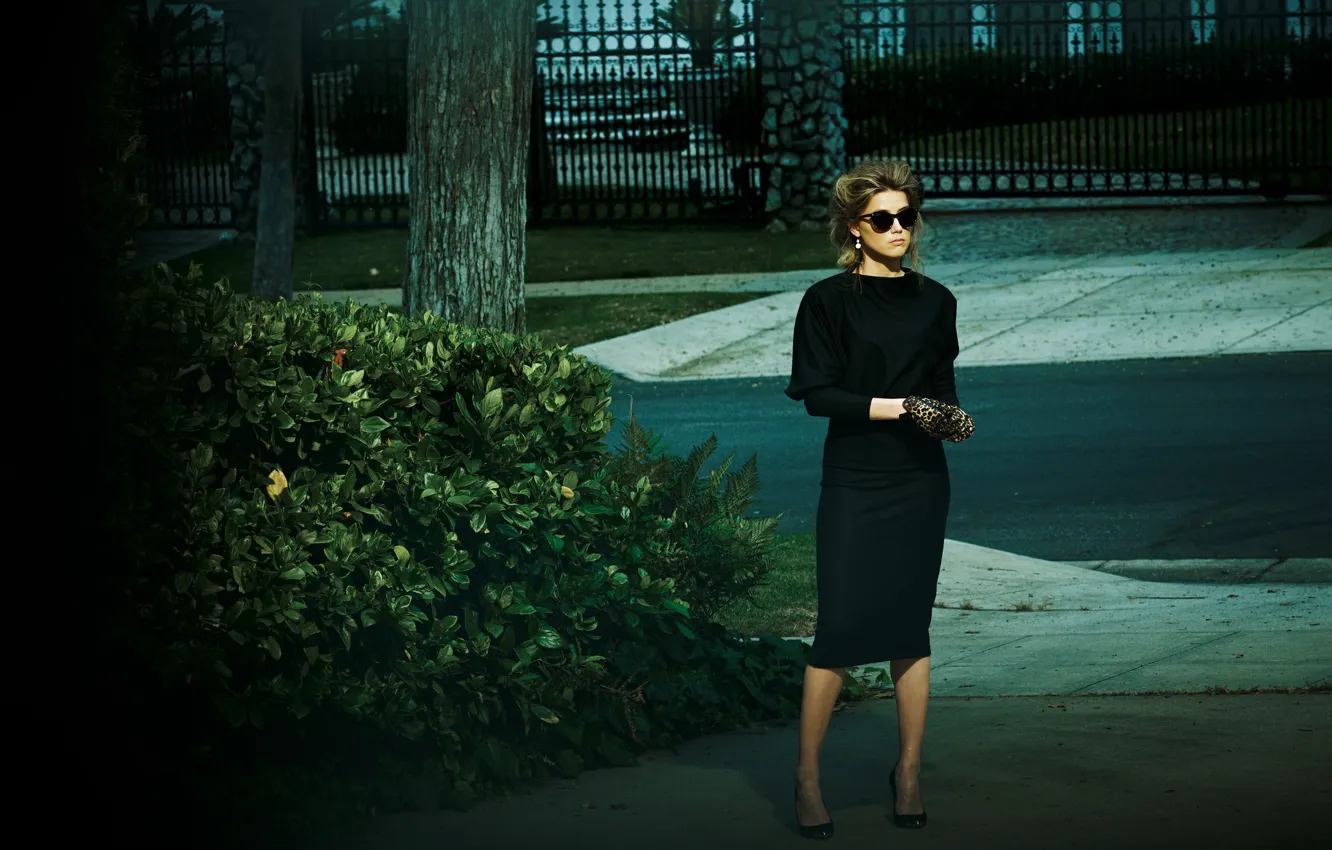 Photo wallpaper girl, pose, street, glasses, Amber Heard