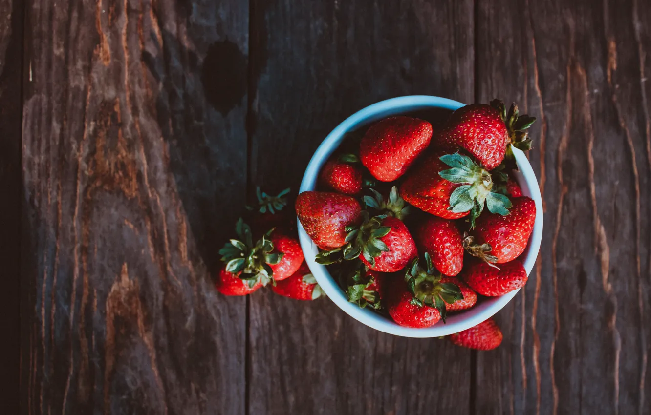 Photo wallpaper berries, the dark background, Board, strawberry, Cup, bowl