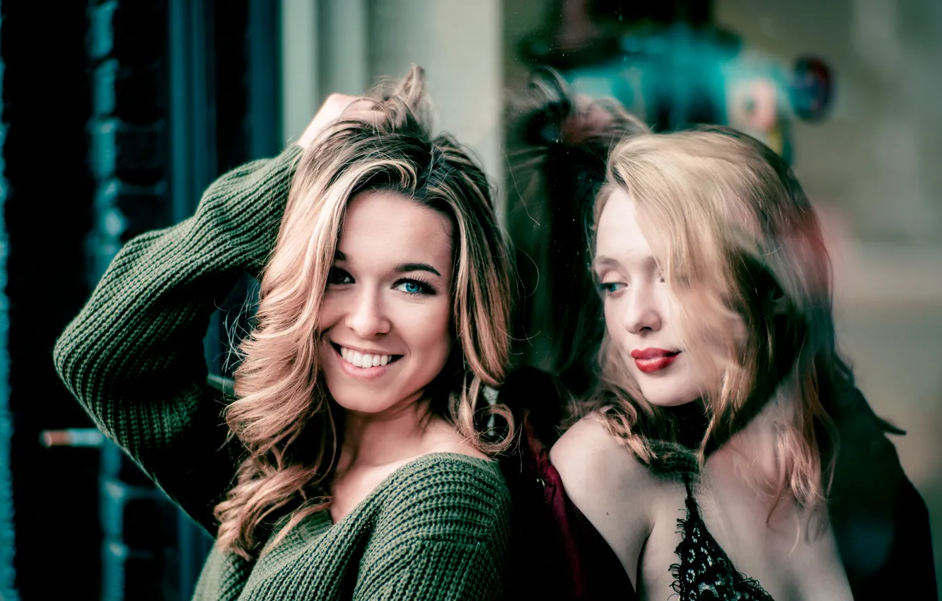 Photo wallpaper girl, face, smile, hair