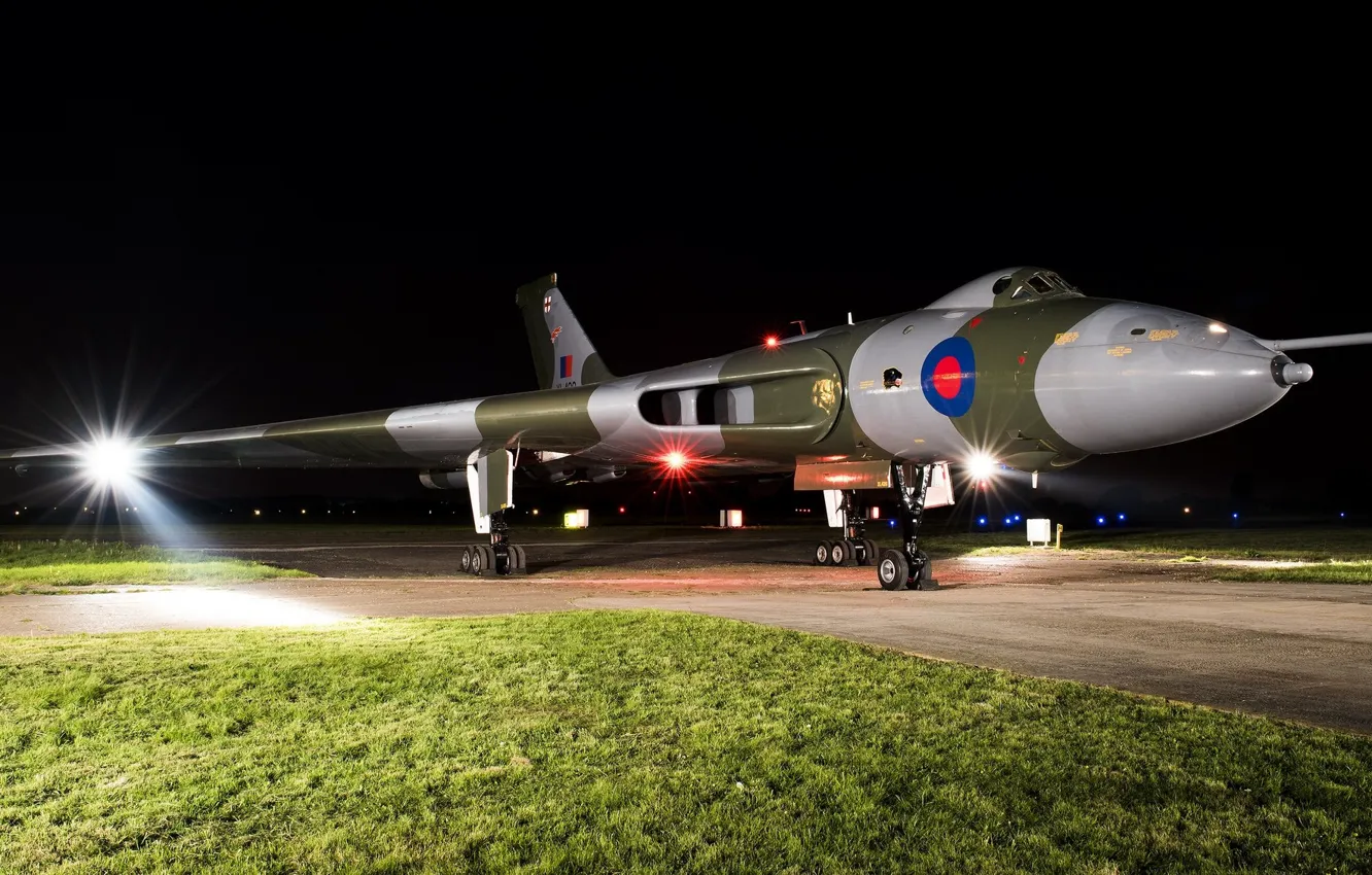 Photo wallpaper light, aviation, lawn, Avro Vulcan, combat aircraft, winged machine