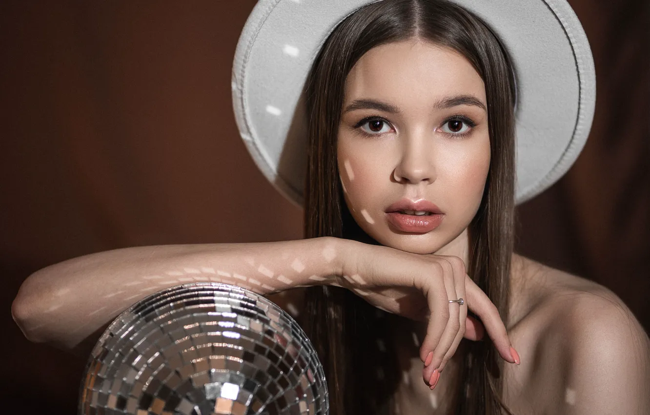 Photo wallpaper look, girl, face, background, balls, portrait, hands, hat