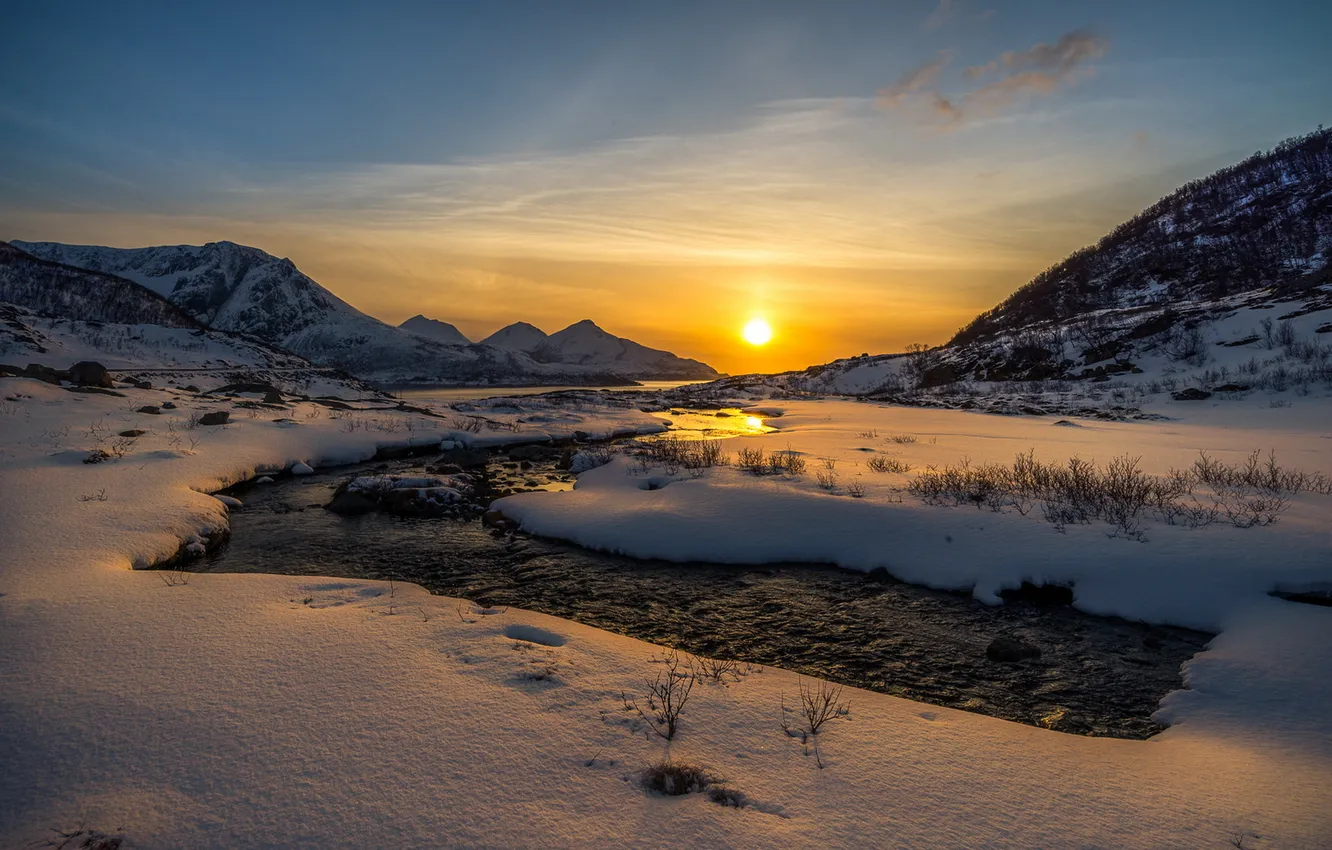 Photo wallpaper mountains, river, morning