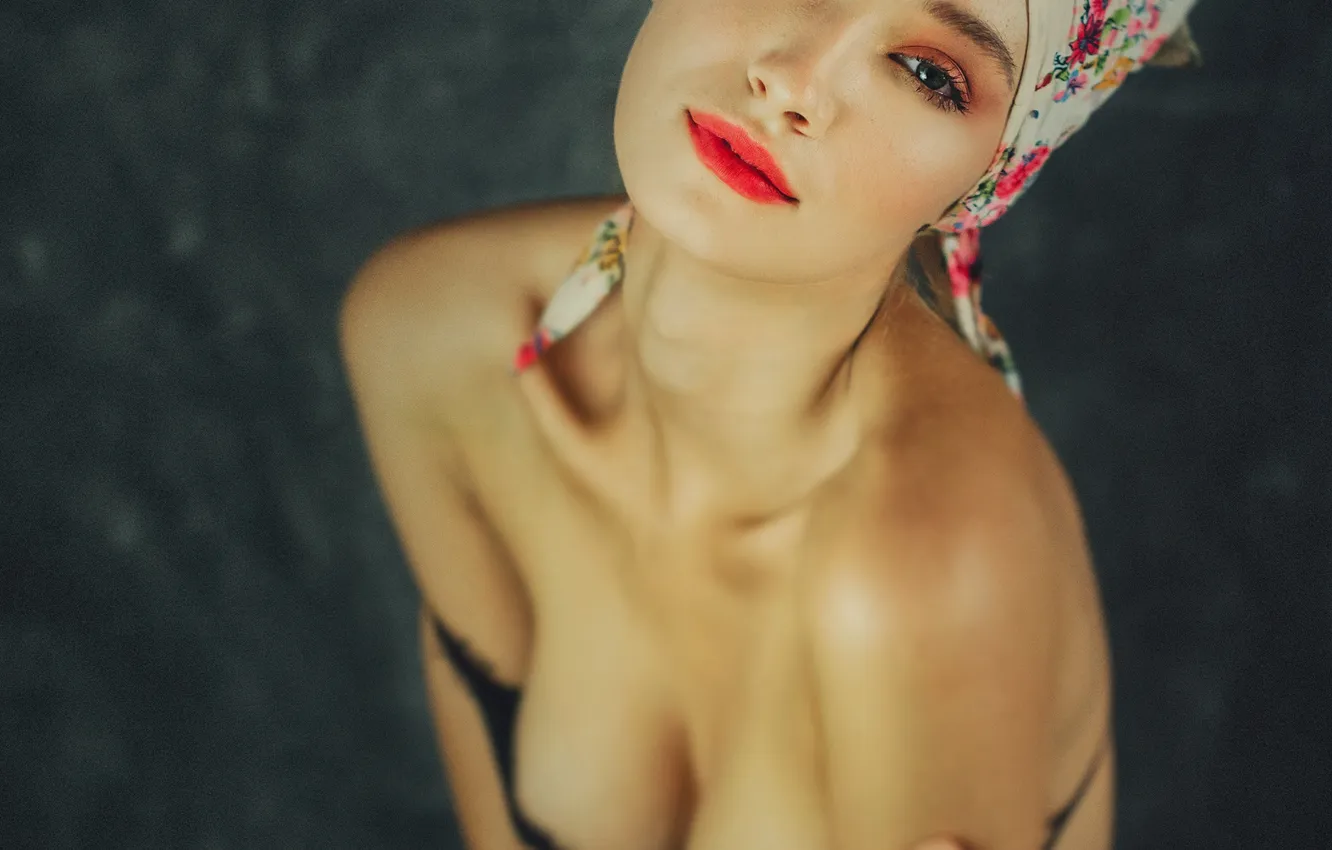 Photo wallpaper model, Cristina Venedict, red temptations