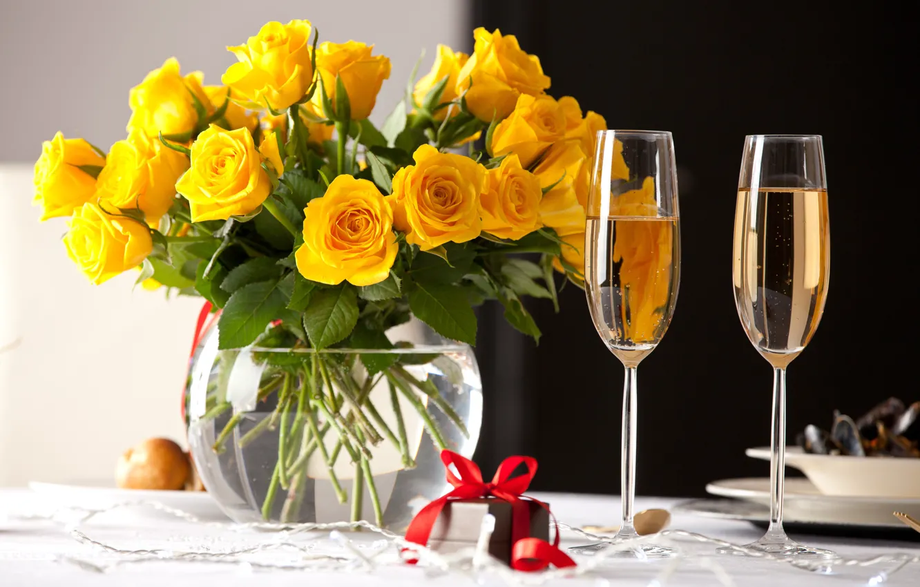 Photo wallpaper yellow, gift, glass, roses, vase, champagne, yellow, decor