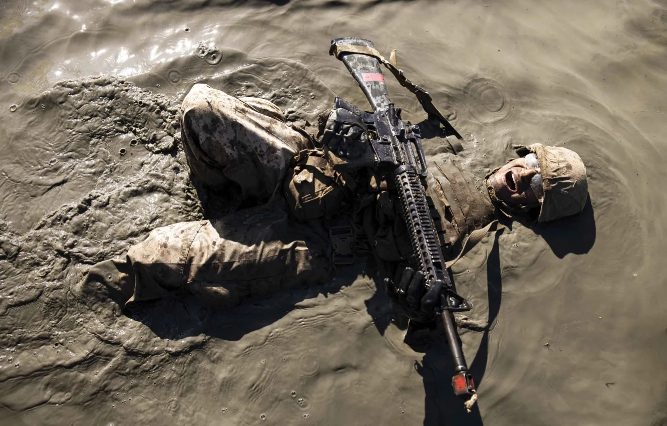 Photo wallpaper CA, Dirt, Soldiers, USA, Machine, Creek, The Crucible, Marine Corps recruit