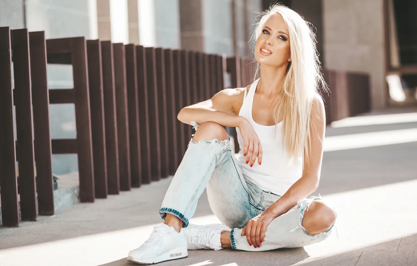 Photo wallpaper girl, model, jeans, blonde, cute, t-shirt, sneakers
