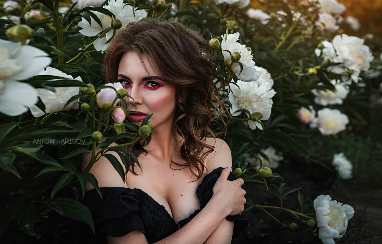 Photo wallpaper look, flowers, sexy, pose, model, portrait, makeup, hairstyle
