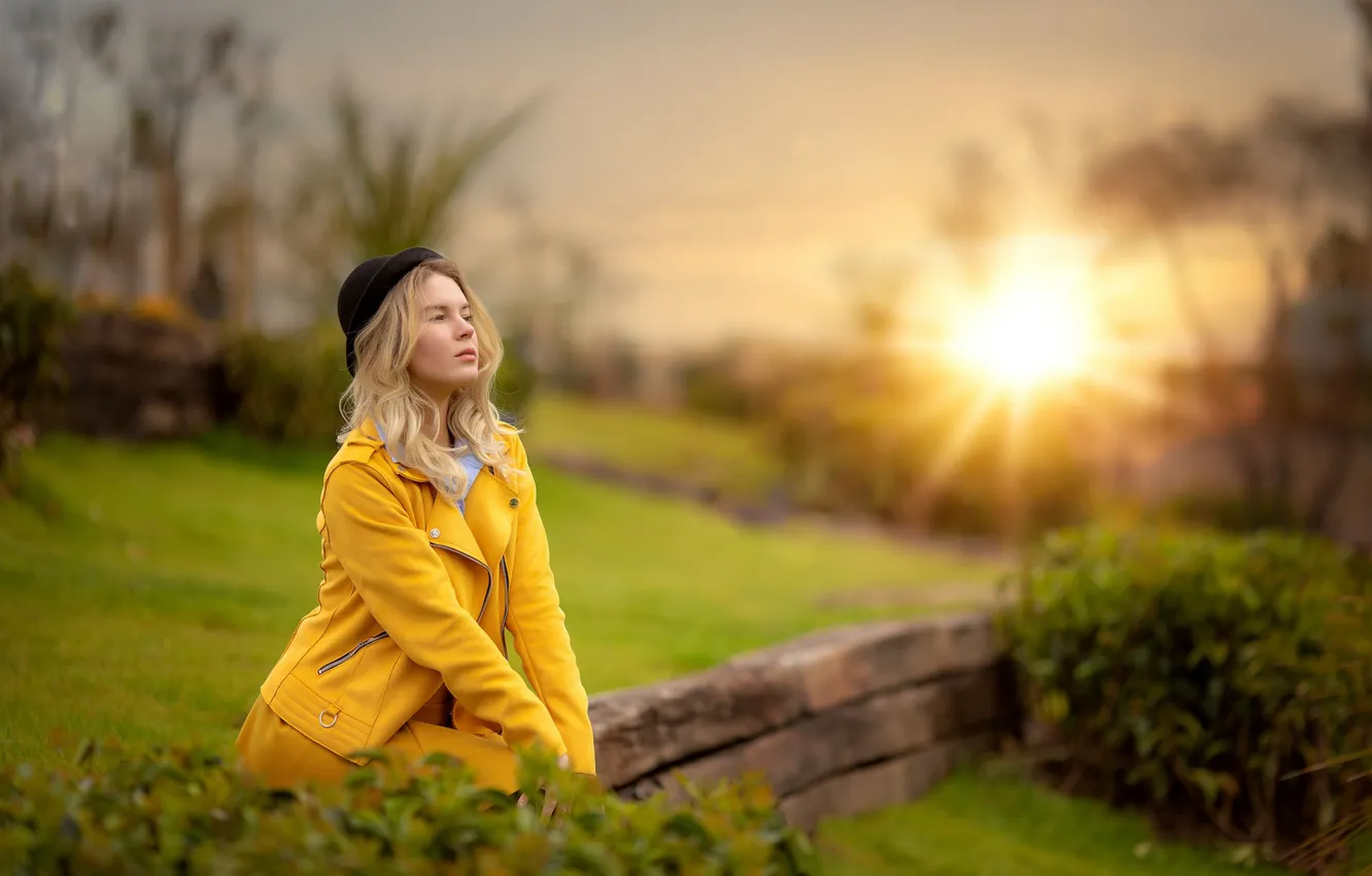 Photo wallpaper look, girl, the sun, nature, pose, portrait, spring, jacket