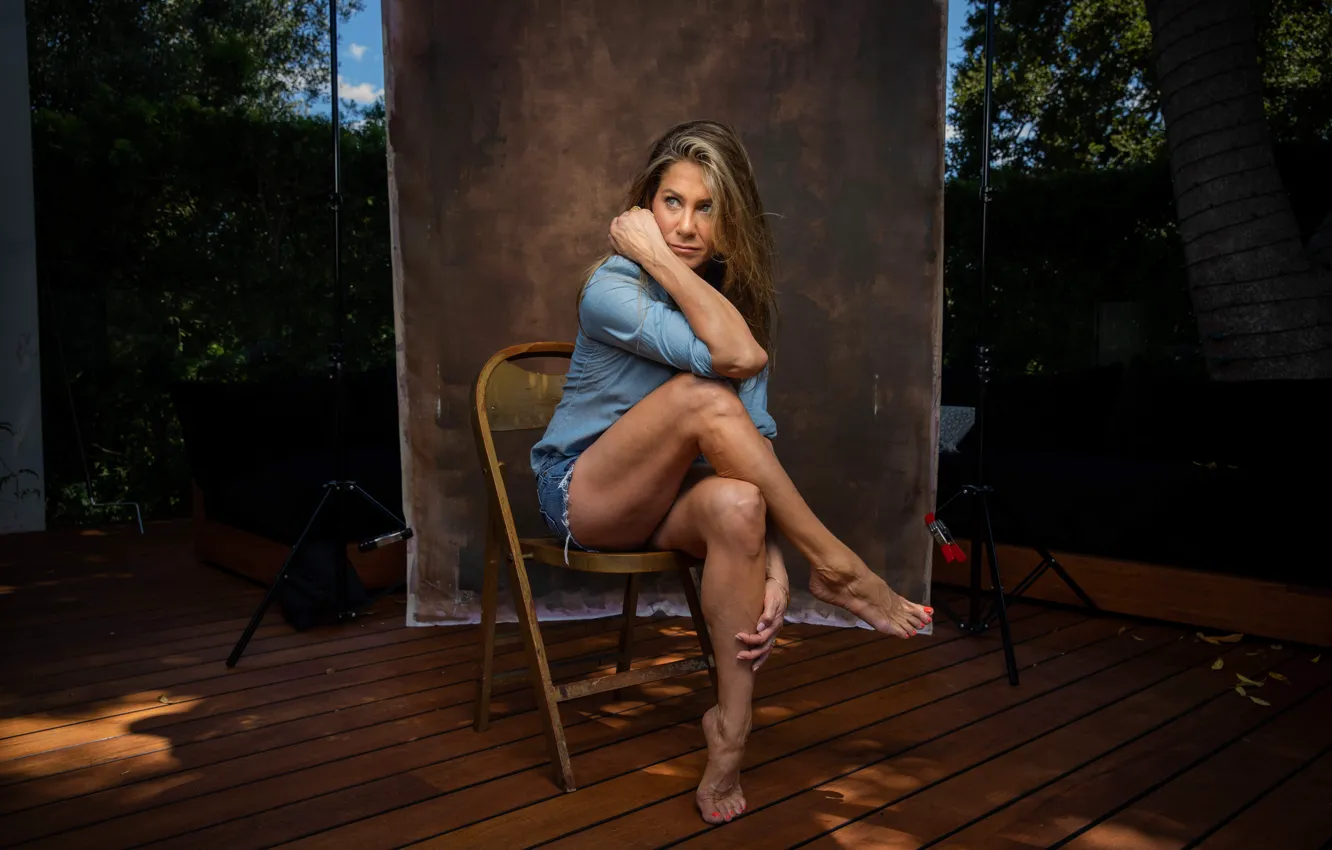 Photo wallpaper shorts, barefoot, actress, chair, shirt, legs, Jennifer Aniston, Jennifer Aniston