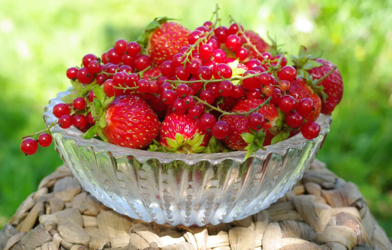 Photo wallpaper berries, strawberry, currants