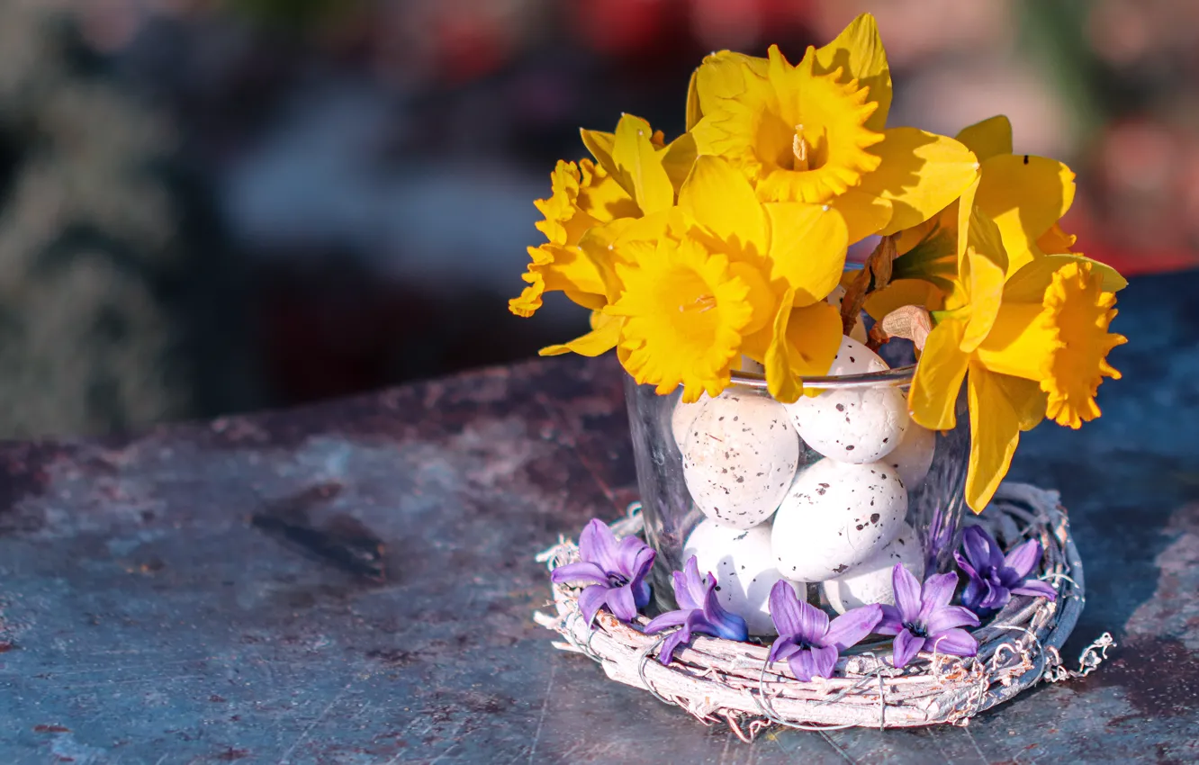 Photo wallpaper glass, flowers, glass, table, eggs, bouquet, spring, yellow
