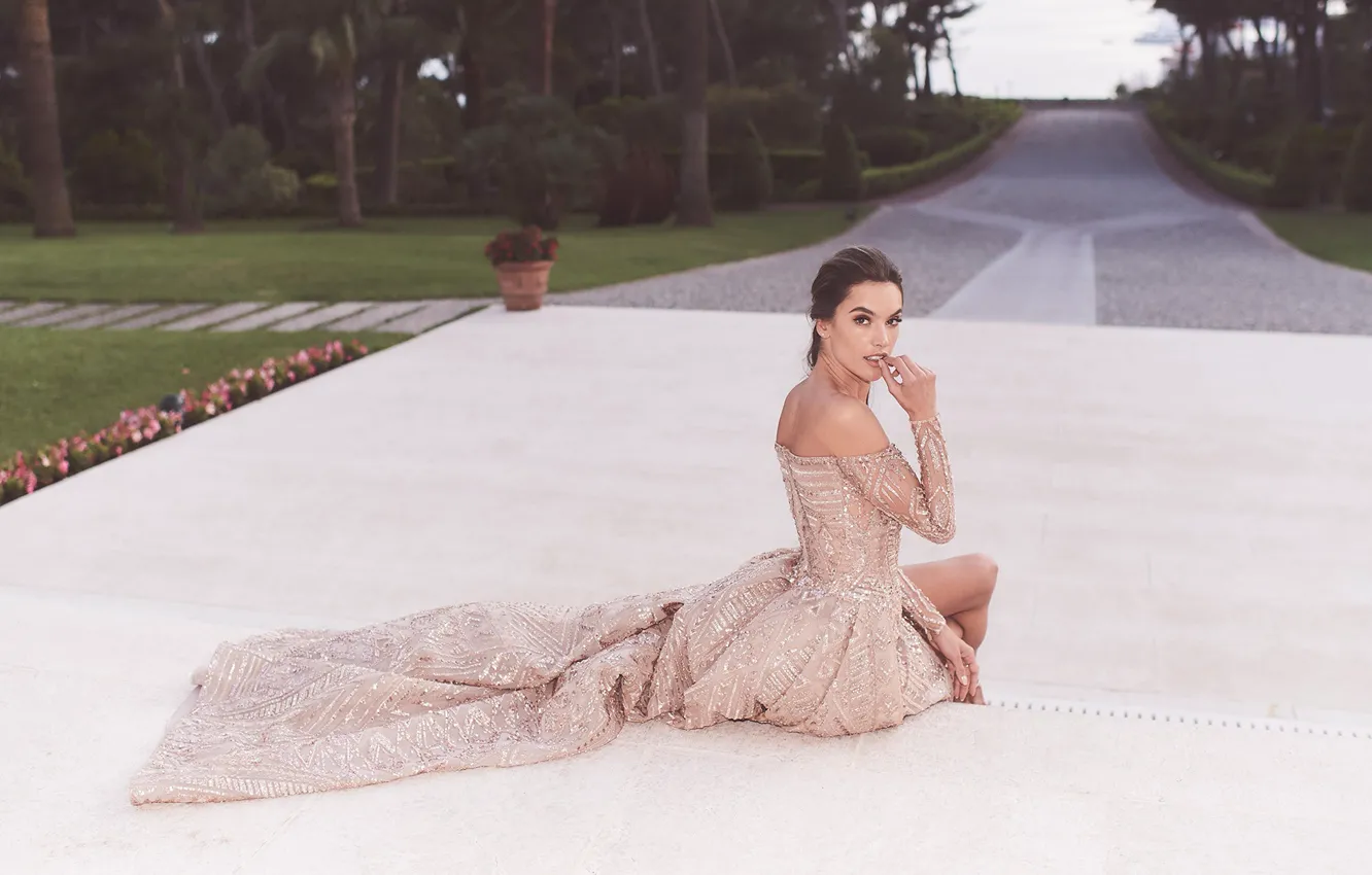 Photo wallpaper look, girl, pose, Park, model, dress, Alessandra Ambrosio, beautiful