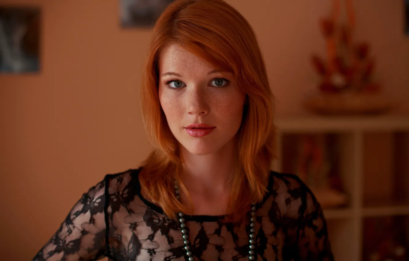 Photo wallpaper look, girl, beads, red, Mia Solis