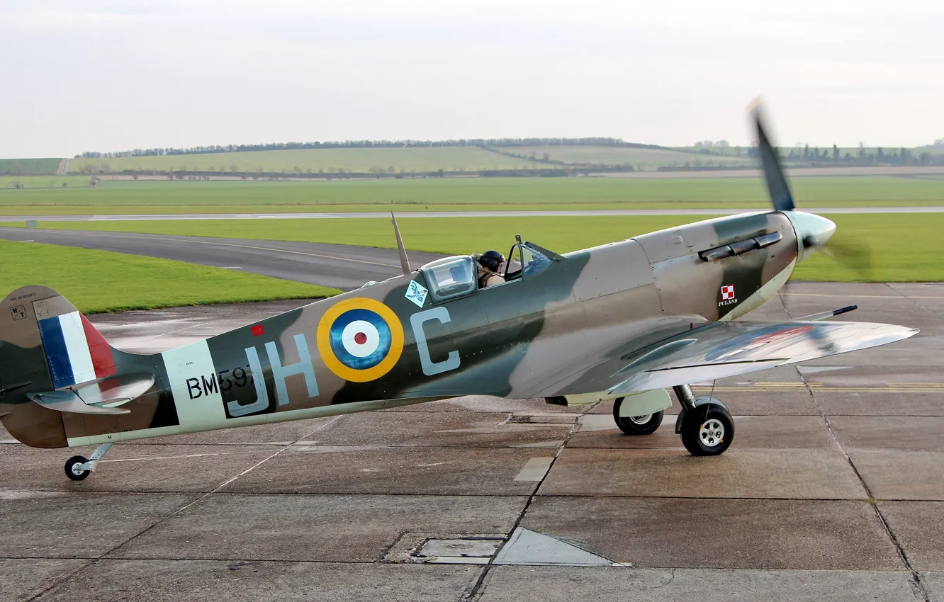 Photo wallpaper field, the plane, the airfield, British, WW2, single-seat fighter, Spitfire LF.Vb