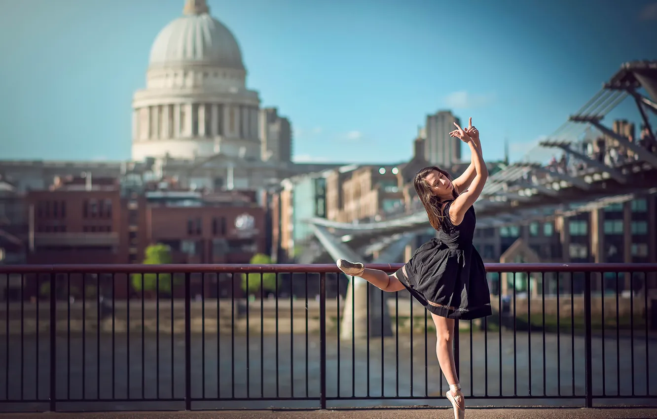 Photo wallpaper London, dance, ballerina, on the background of the city, Eponine Bougot