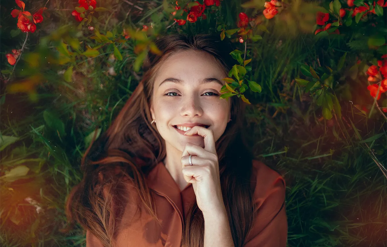 Photo wallpaper look, girl, flowers, branches, red, smile, mood, glade