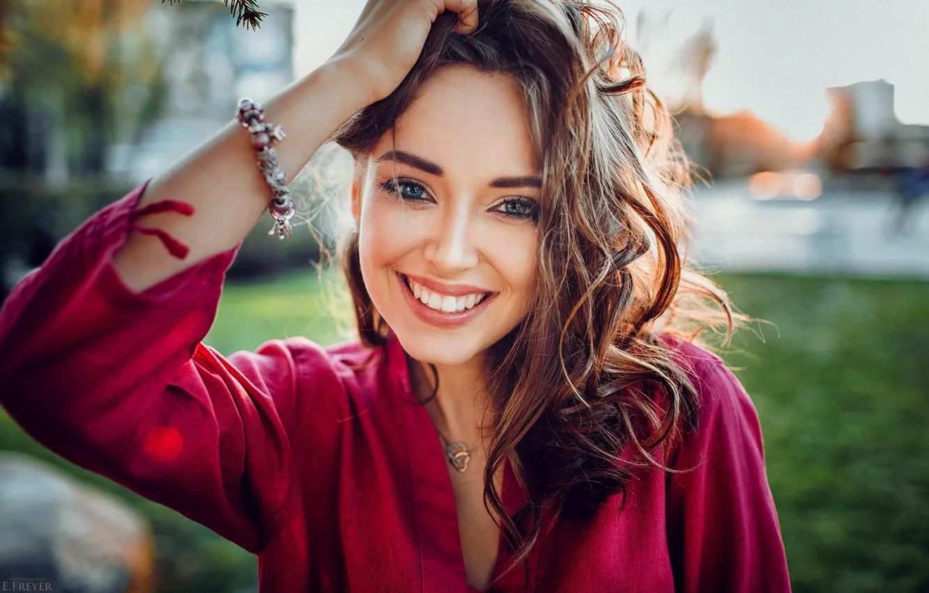 Photo wallpaper girl, photo, smile, photographer, blue eyes, model, lips, face