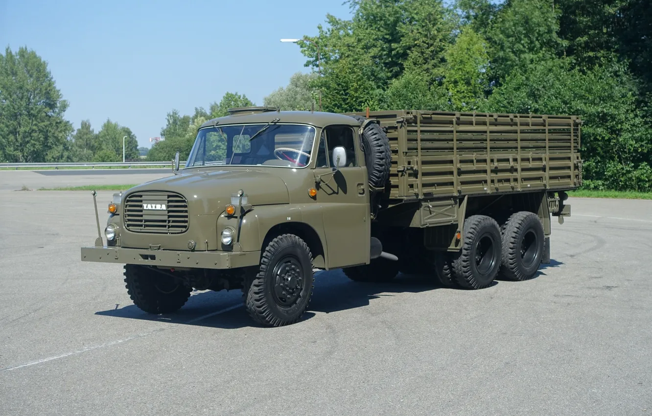 Photo wallpaper 6x6, tatra 148, military truck