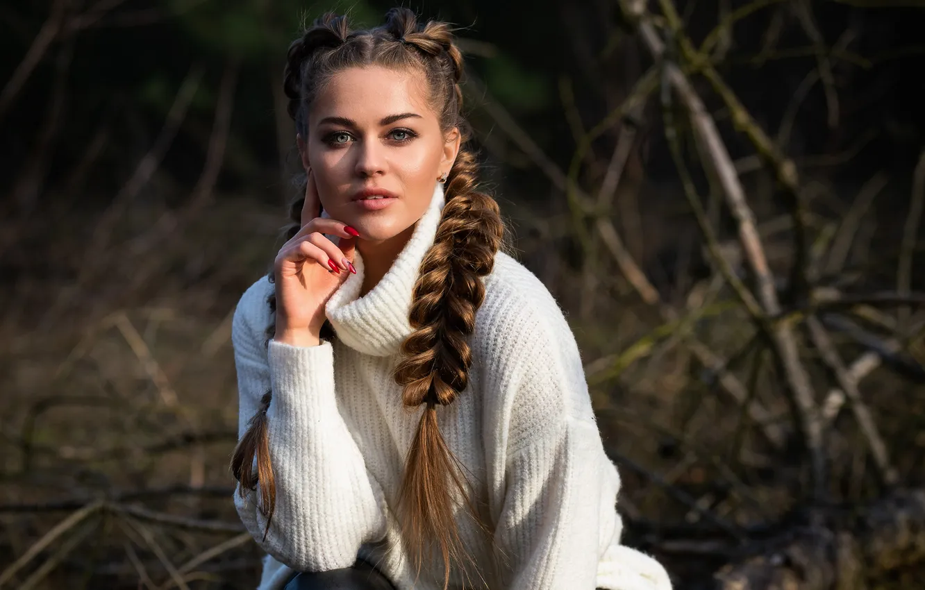 Photo wallpaper look, sweater, braids, Wiktoria