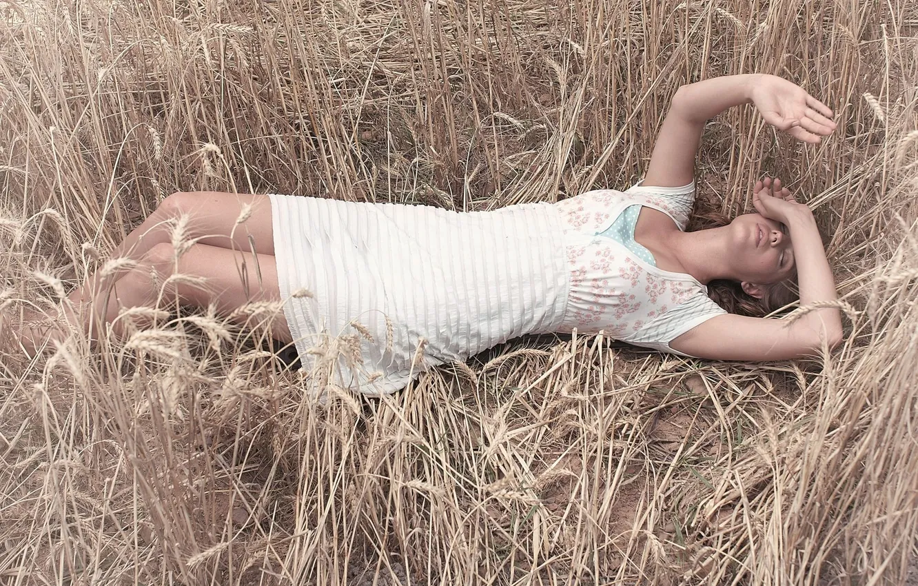 Photo wallpaper girl, stay, rye, lies