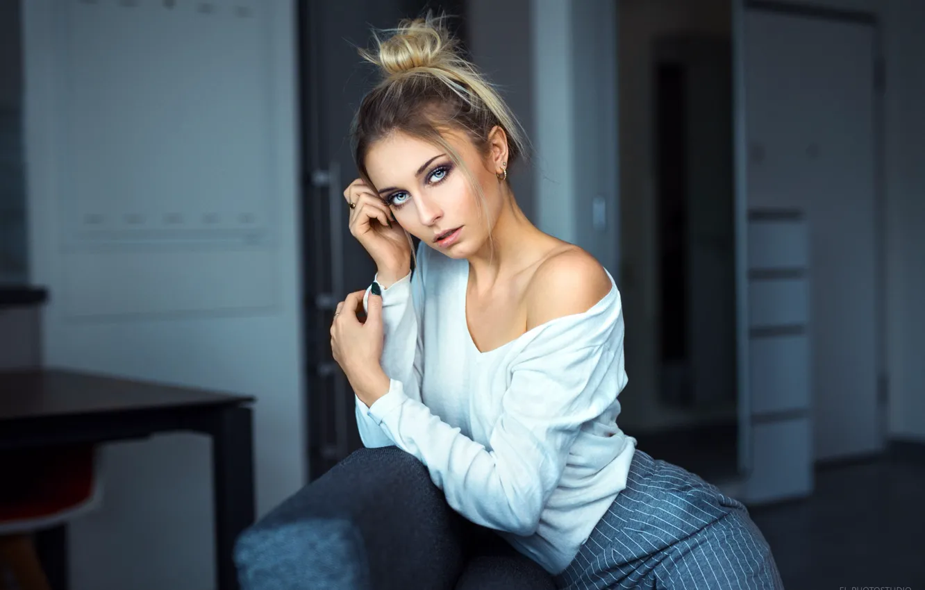 Photo wallpaper pose, room, model, portrait, beauty, bokeh, Kim, Lods Franck