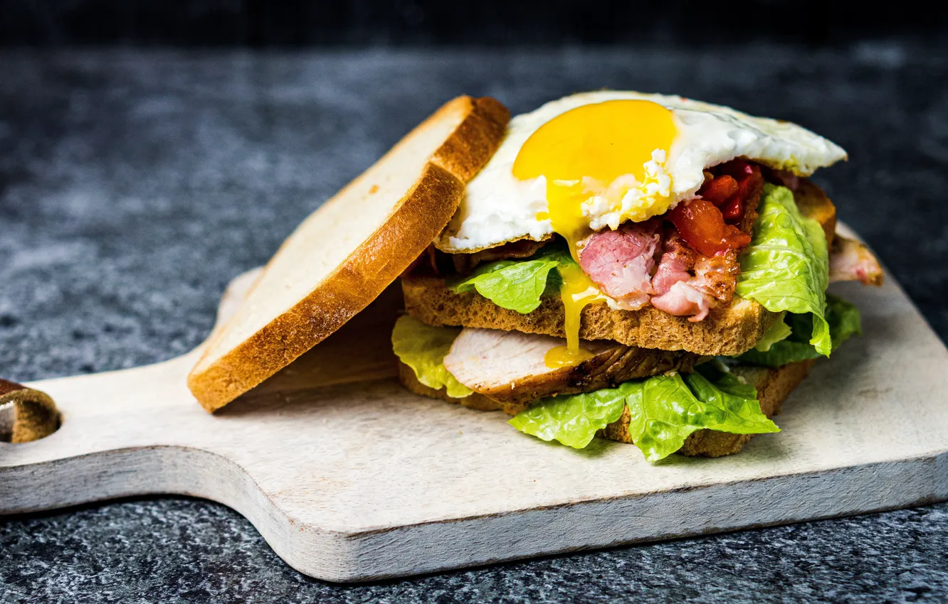 Photo wallpaper egg, bread, meat, sandwich, layers, lettuce, cutting Board