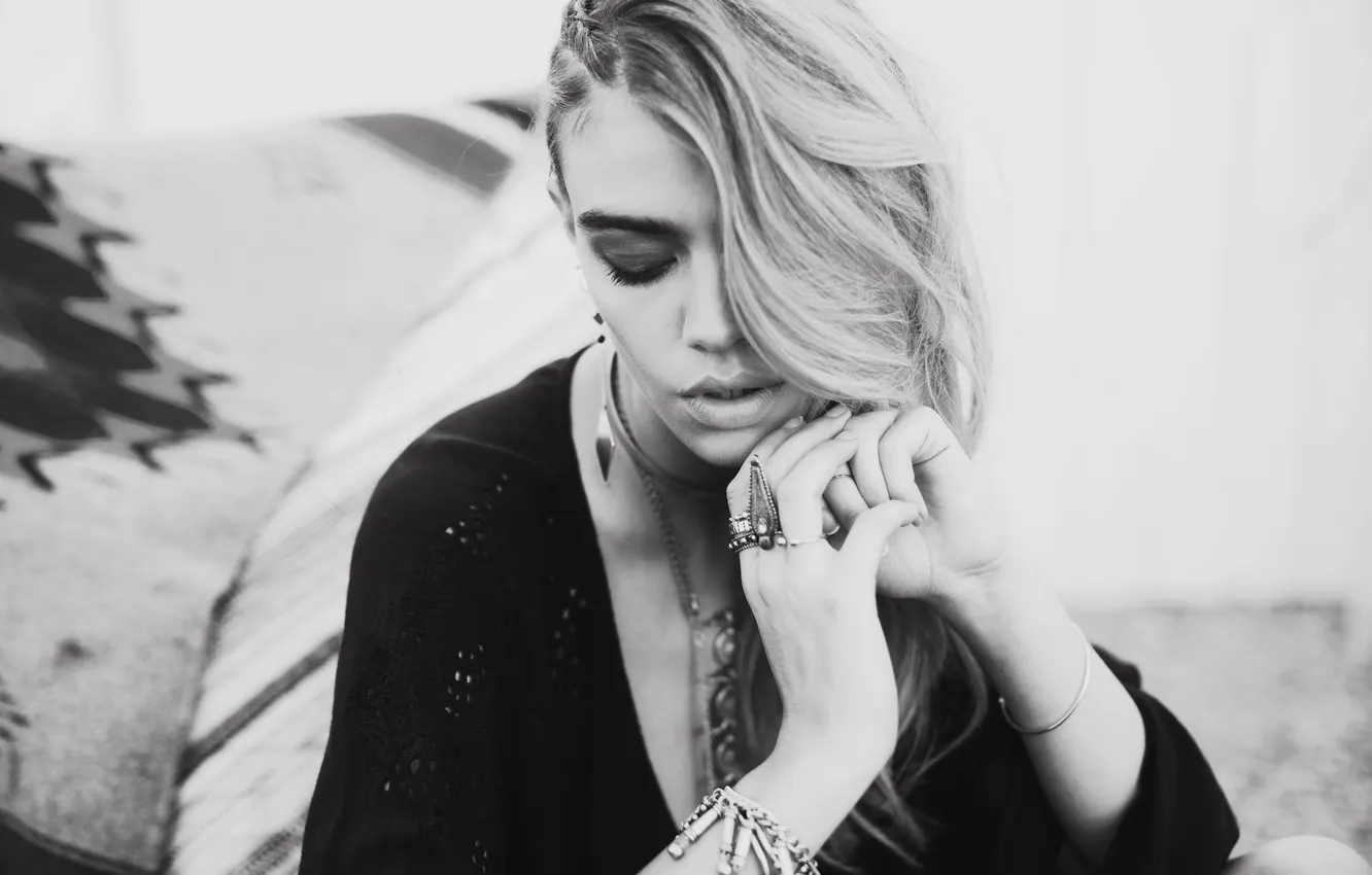 Photo wallpaper girl, ring, blonde, lips, black and white, bracelets, Joanna Halpin