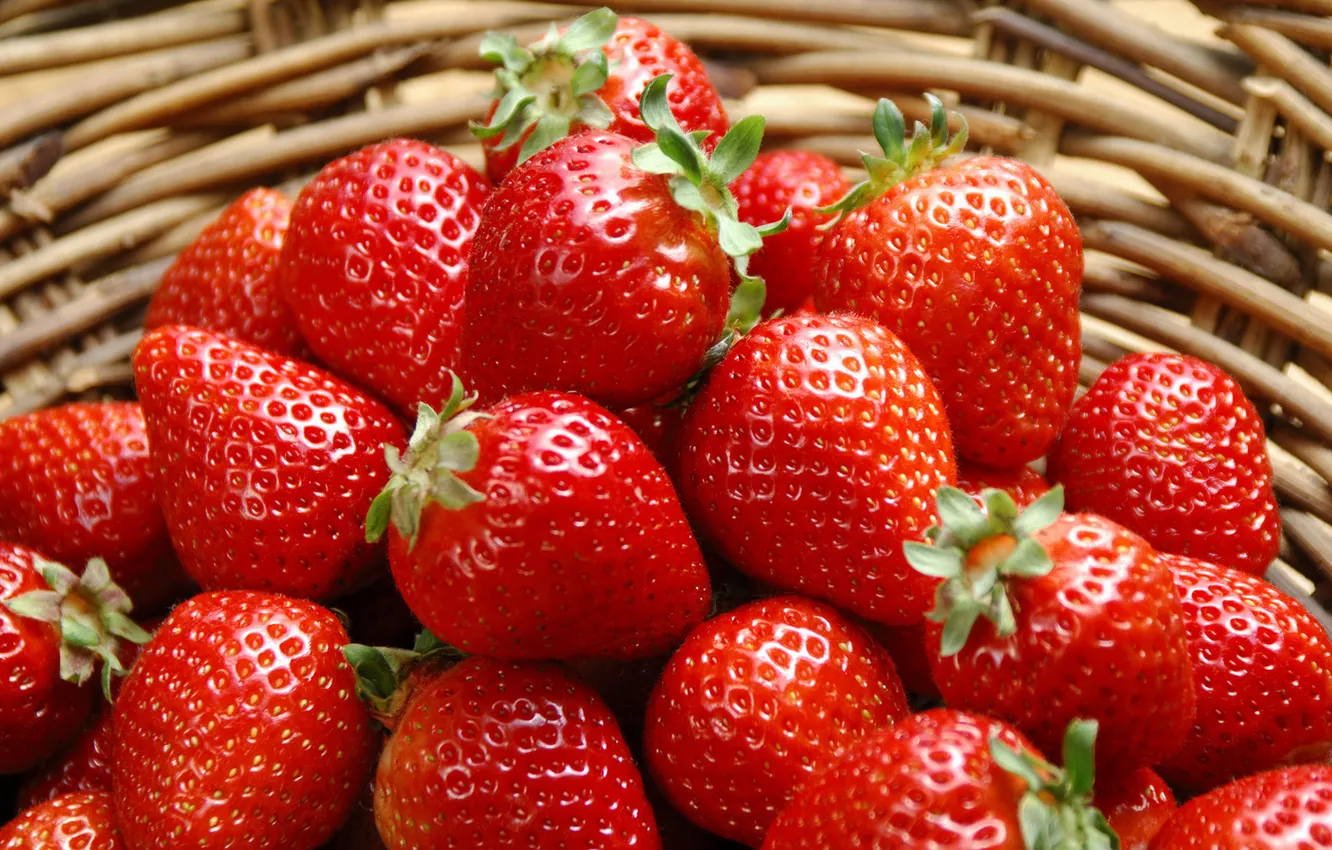 Photo wallpaper berries, basket, strawberry