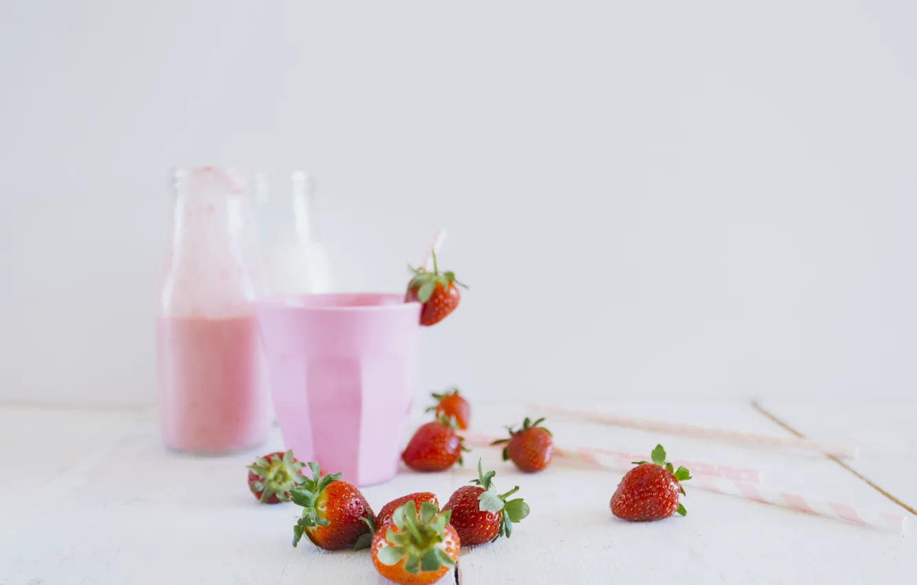 Photo wallpaper berries, strawberry, drink, cup, strawberries, milkshake