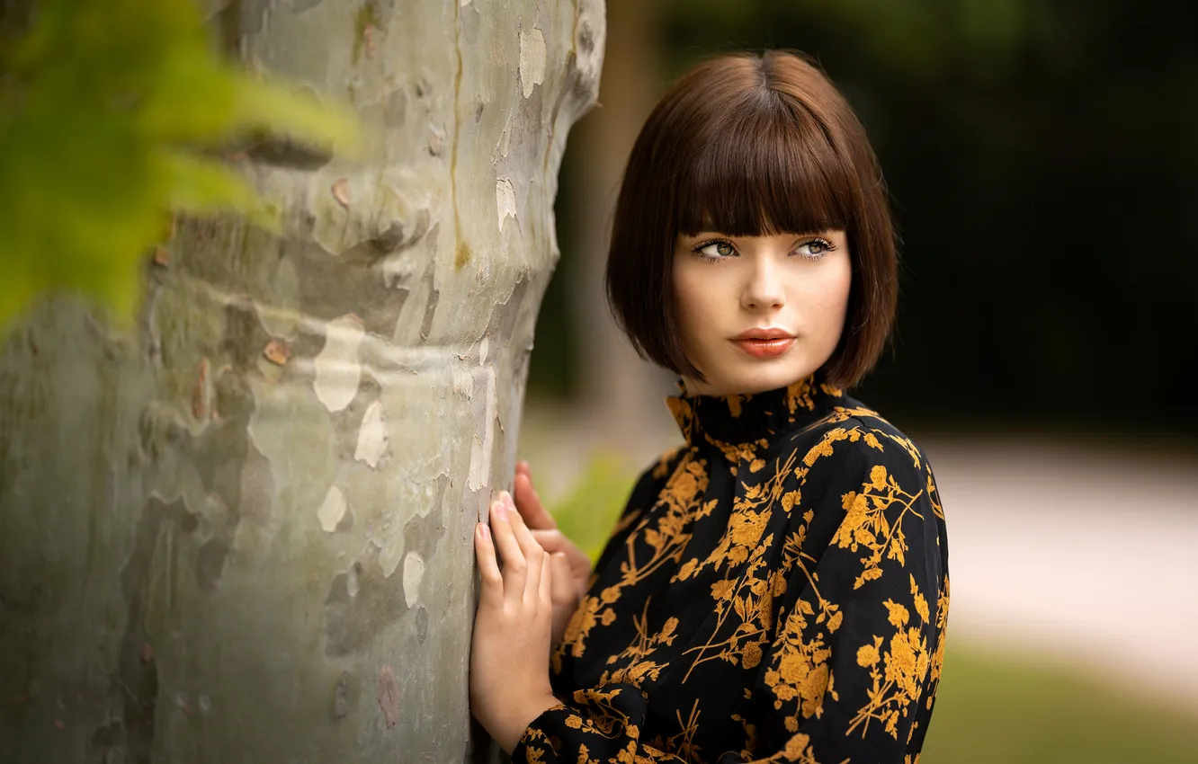 Photo wallpaper look, girl, trees, face, pose, portrait, hands, makeup