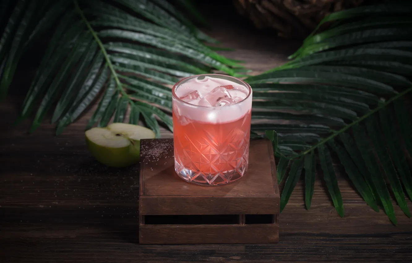 Photo wallpaper glass, palm trees, apples, cocktail, drink