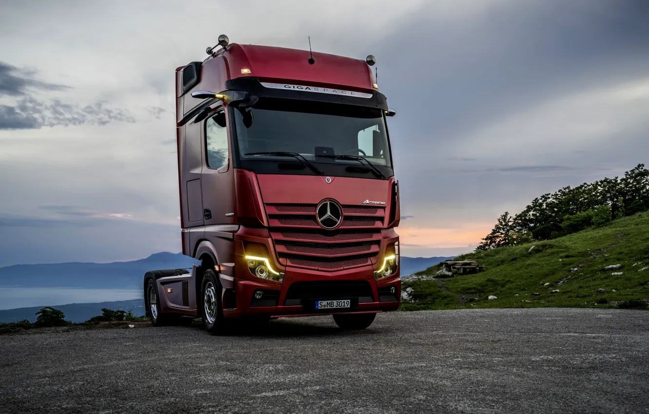 Photo wallpaper red, lights, Mercedes-Benz, Playground, tractor, 4x2, Actros