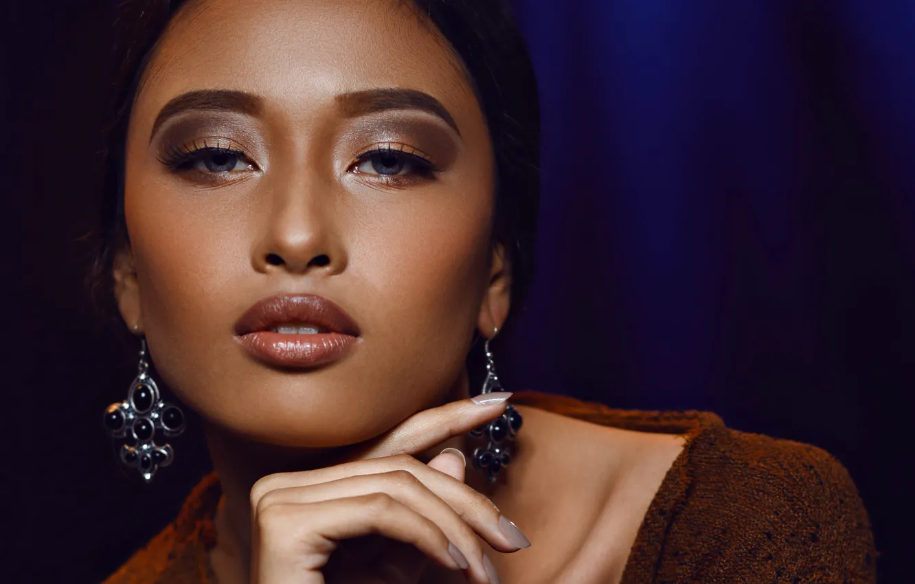 Photo wallpaper look, girl, face, style, portrait, earrings, hands, makeup
