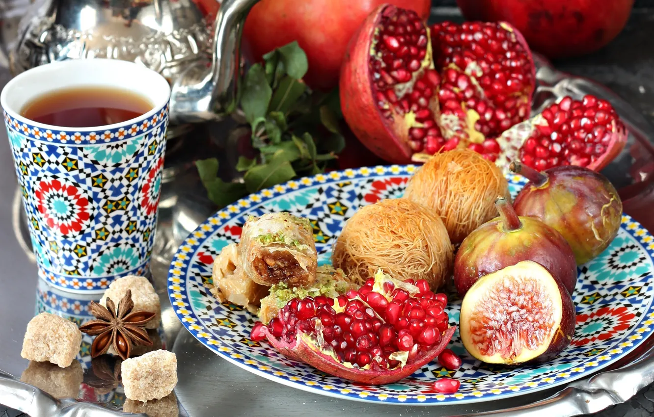 Photo wallpaper tea, sugar, garnet, spices, figs